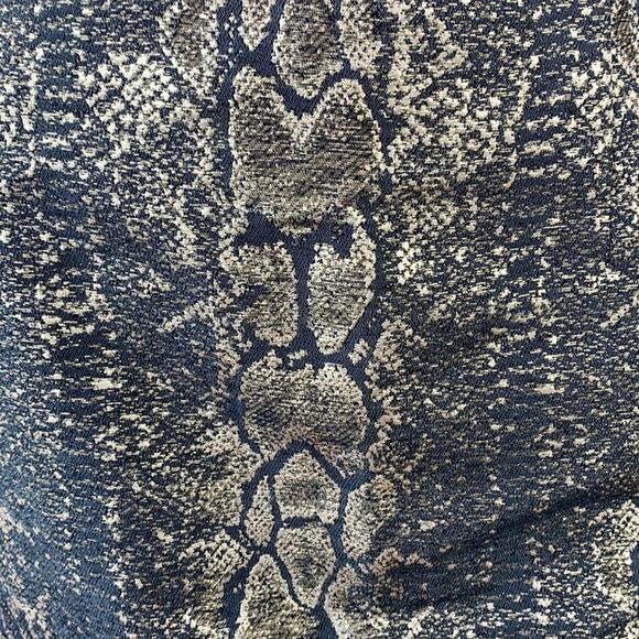 Gianni Bini Women Metallic Gold Snakeskin Slit Back Pencil Cut Mini Skirt Sz 2 - Picture 2 of 7